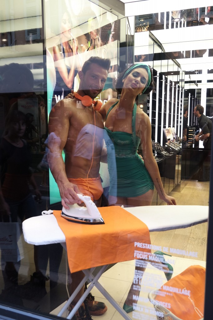 MAC lebende Schaufensterpuppe, affichage mannequin, live display dummies, St. Tropez, Liebingsstil