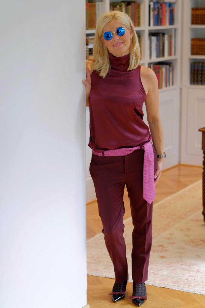 Tie for girls, tie for ladys, tie for women, tie as belt, Krawatte als Gürtel, Lieblingsstil, Krawatte für Frauen, Hermès