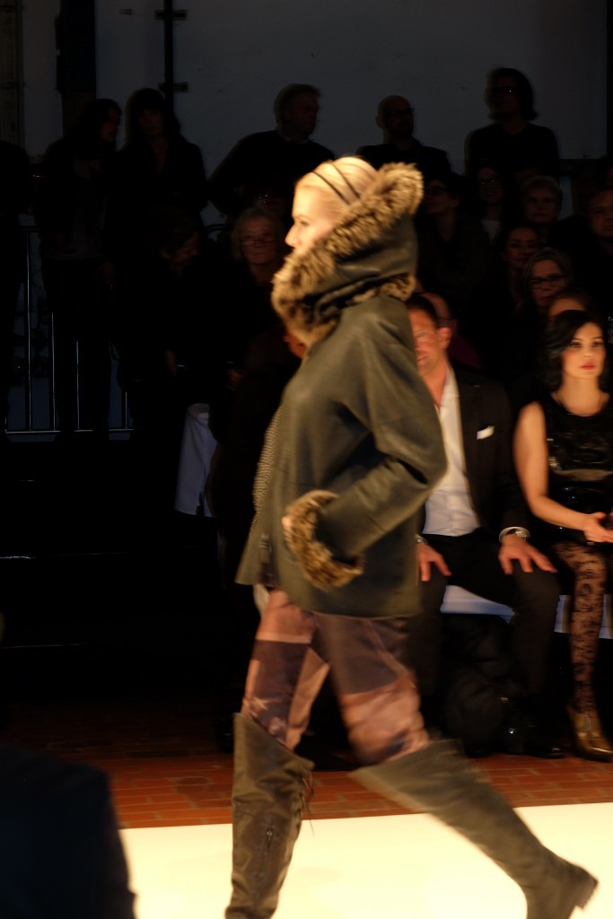 Annette Görtz Fashionshow 2016, Modeblog Lieblingsstil, Fashionblog Lieblingsstil, Fashionblogger Lieblingsstil, Modeblogger Lieblingsstil, Felljacke
