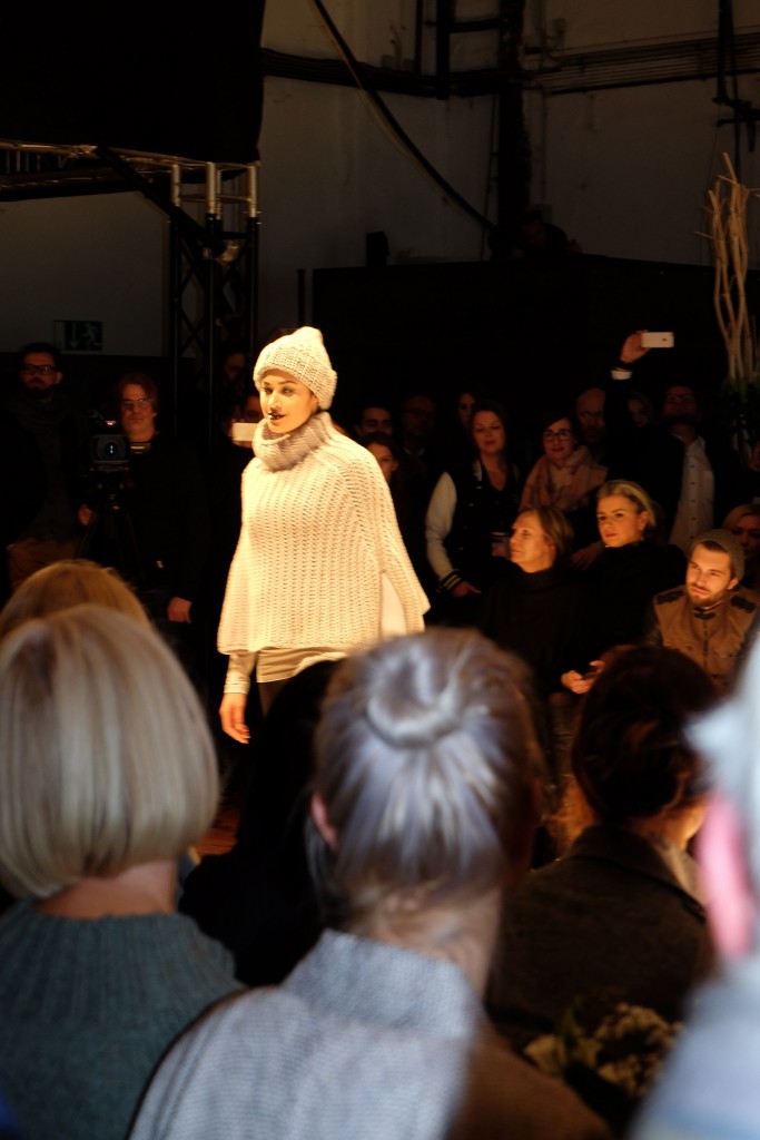 Annette Görtz Fashionshow 2016, Modeblog Lieblingsstil, Fashionblog Lieblingsstil, Fashionblogger Lieblingsstil, Modeblogger Lieblingsstil, Strickcape
