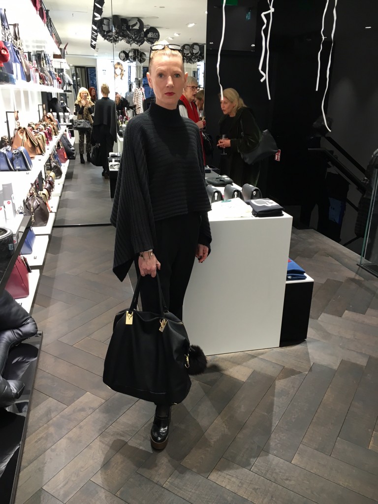 Susanne Bürrig, Poncho ISADORN, Overall D&G, YSL,Sommerkind, Modeblog Liebingsstil