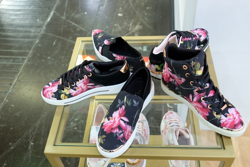 Ted Baker London, Sneaker Blumen, Blumensneaker, , Sneaker mit Blumen, Fashion Blogger Lieblingsstil, Modeblog Lieblingsstil, Fashionblog Lieblingsstil, Fashion Blog Lieblingsstil