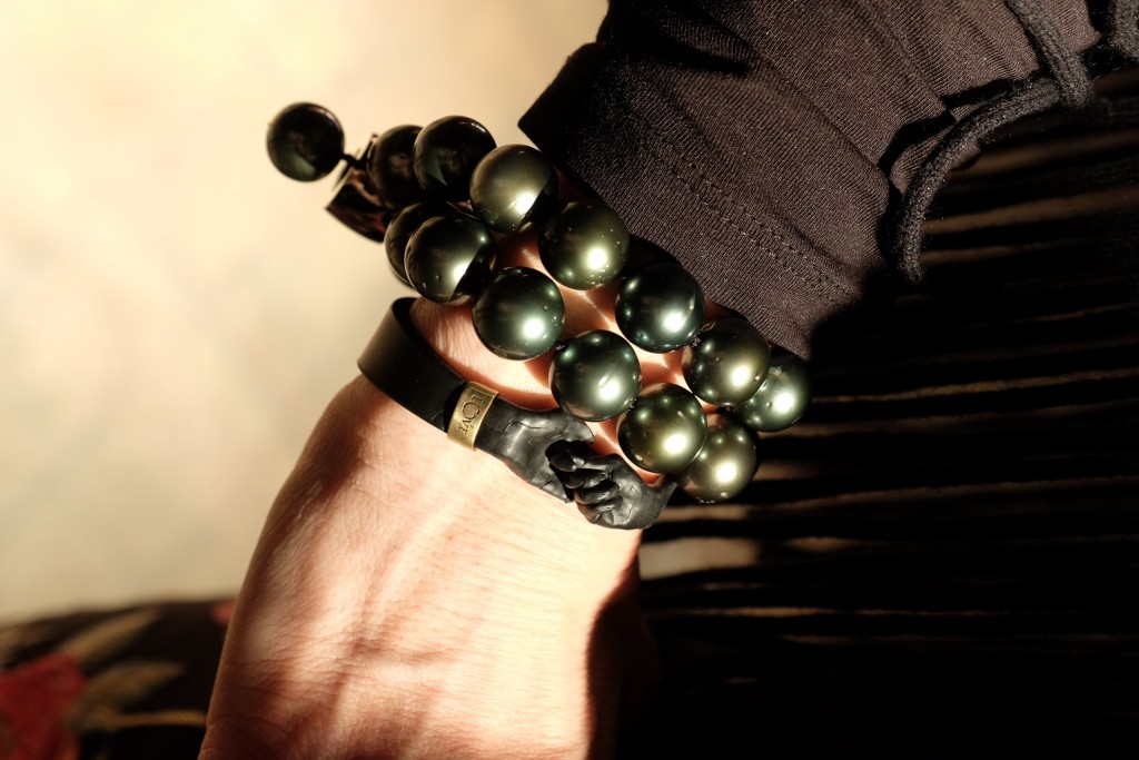 Lorenzo Quinn, Charity Armband, Baraka Projekt, Stiftung Bildung für Kinder in Not, Lifestyle Blog Lieblingsstil, Modeblog Lieblingsstil, Kautchuk Armband, Armband für guten Zweck, Ute Ohoven Stiftung