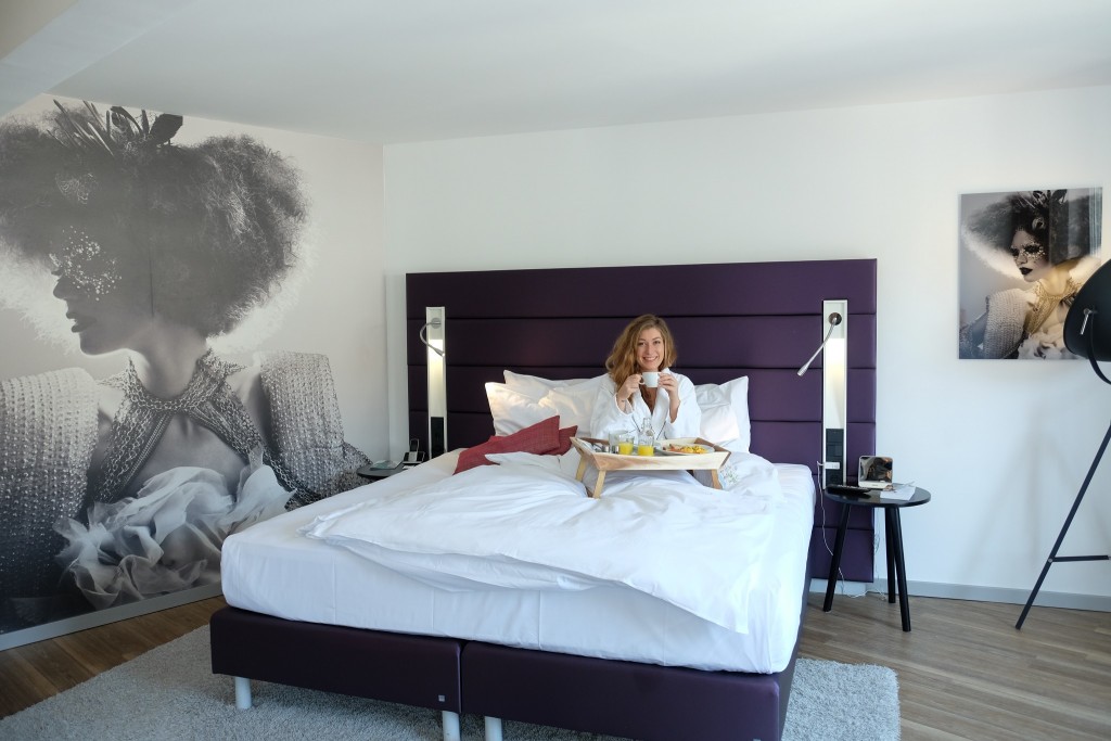 Frühstück im Bett Hotel Indigo Düsseldorf, Indigo Hotel Düsseldorf, Boutique Hotel Düsseldorf, Lifestyle Blog Lieblingsstil, Fashion Blog Lieblingsstil, Modeblog Lieblingsstil