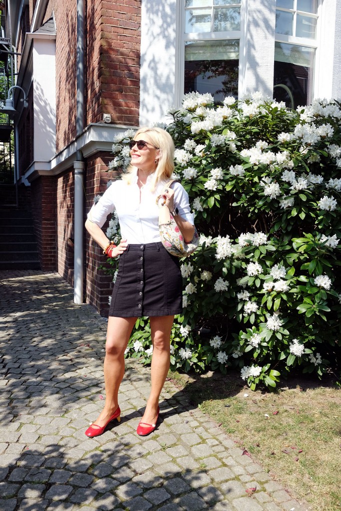 Jeansrock-A-Linie-Gina-Tricot,-Gucci-Schuhe-rot, A Linie macht schlank, Schlankmacher Rock-Modeblog-Lieblingsstil,-Fashionblog-Lieblingsstil