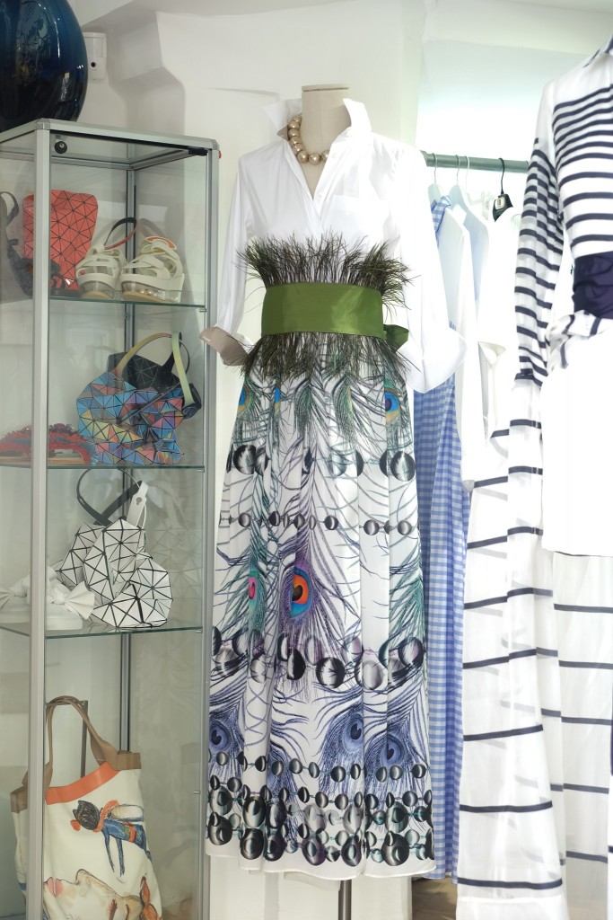 Lange Röcke, langer Rock mit weißer Bluse, long skirt, langer Rock, long skirt with blouse white, Marie Bach St. Tropez