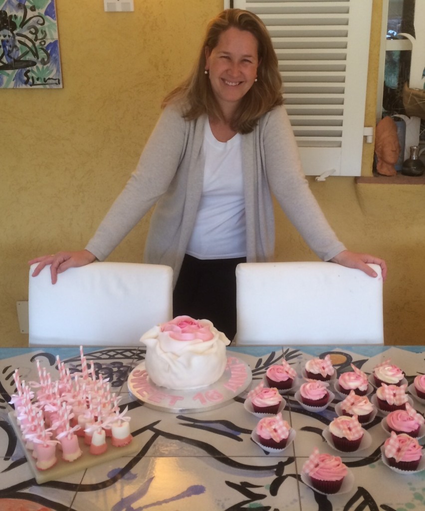 Eva Szczesny Backkunst, außergewöhnliche Backkunst, Torte Rosen. Cupcake Rose, Lifestyleblog, Lieblingsstil