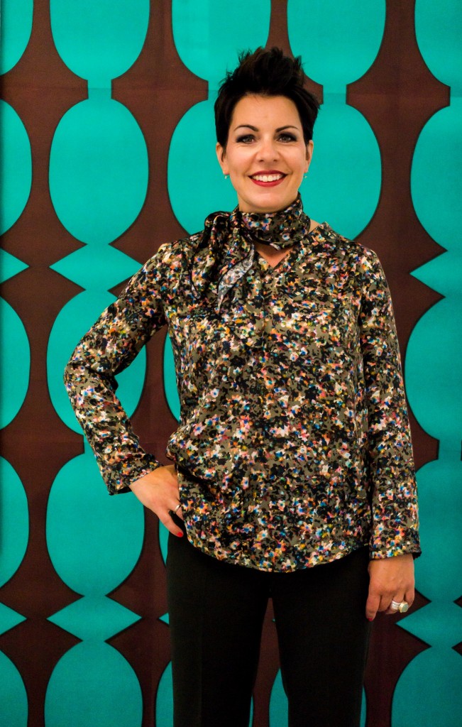 lieblingsstil-kollektion-seidenbluse-blumenmuster-gemusterte-seidenbluse-bluse-blumen-bluse-gebluemte-lieblingsstil