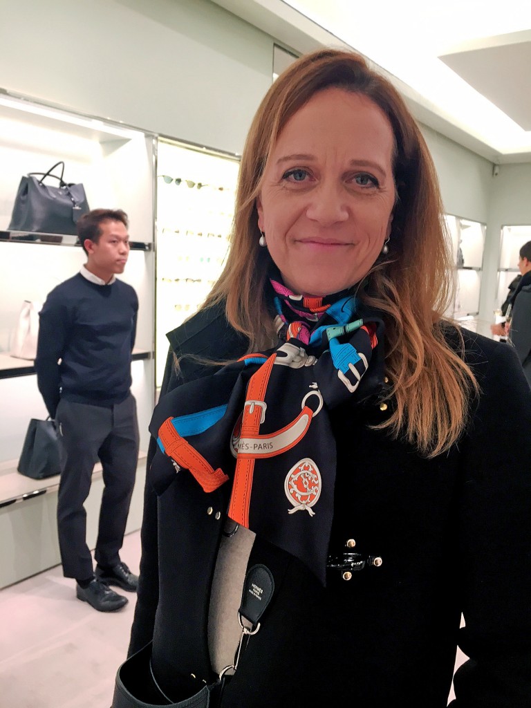 claudia-fuchs-wallentin-hermes-twilly-binden-twllly-binden-hermestuch-binden-wie-trage-ich-ein-hermes-tuch-lieblingsstil-com2