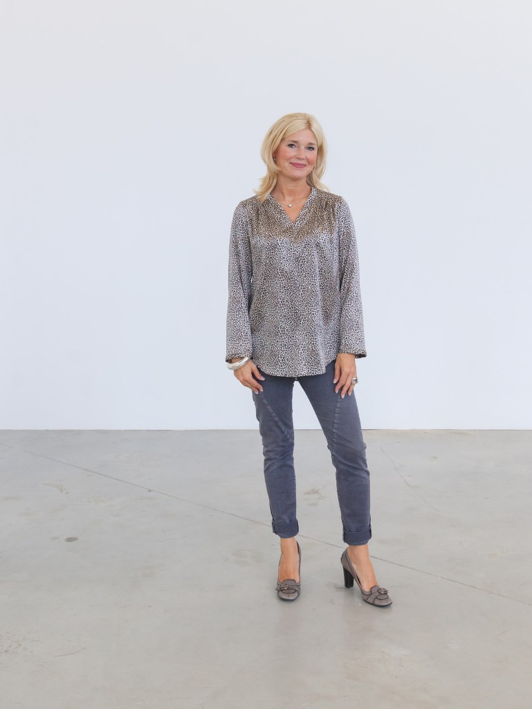 lieblingsstil-kollektion-seidenbluse-leolook-seidenbluse-leopard-seidenbluse-laessig-seidenbluse-ohne-knopfleiste-lieblingsstil