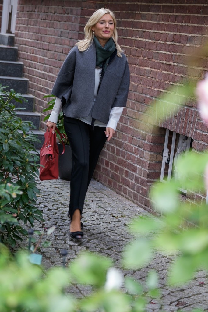 schwarze-steghose-steghose-hm-capejacke-fashion-blog-ue40-lieblingsstil-com-petra-dieners