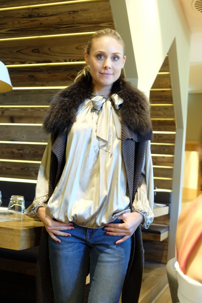 steffen-schraut-weste-lang-steffen-schraut-seidenbluse-lieblingsstil-com-fashionblog-ue40-was-zieh-ich-an