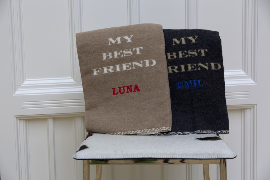 hundedecke-monogramm-decke-monogramm-fleecedecke-initialen-initialen-geschenke-mymonogram_25a1254