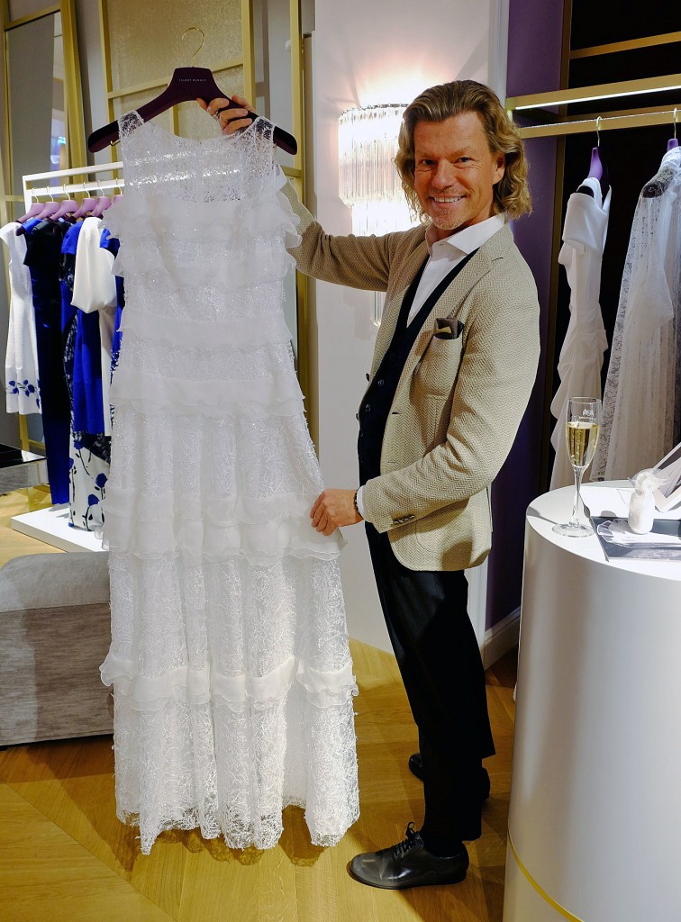 Abendkleid lang weiß, weißes Abendkleid Talbot Runhof, Bert Sterck, Modeblog Lieblingsstil, Lieblingsstil.com, 1, DSCF4581