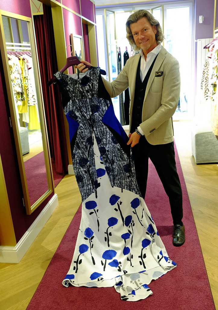 Bert Sterck Talbot Runhof Kleid, Talbot Runhof Kleid lang blau weiß, Abendkleid Talbot Runhof, Abendkleid blau weiß, Fashion Blog Lieblingsstil, Lieblingsstil.com, 1, DSCF4575