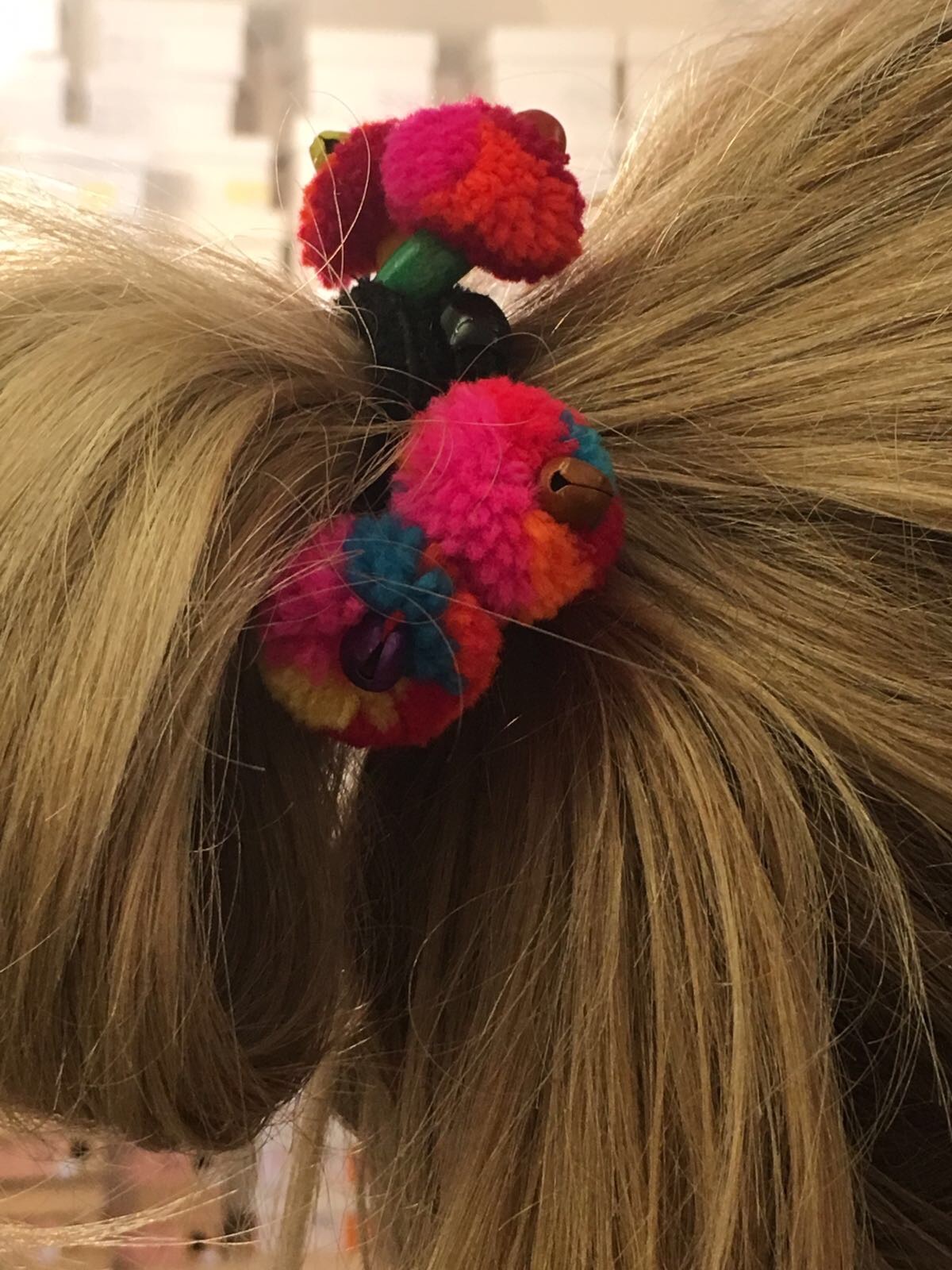 My Fitch, my-fitch.com, Haarband mit bunten Bömmeln,Haargummi mit Bömmel, Fashion-Blog, Lieblingsstil.com