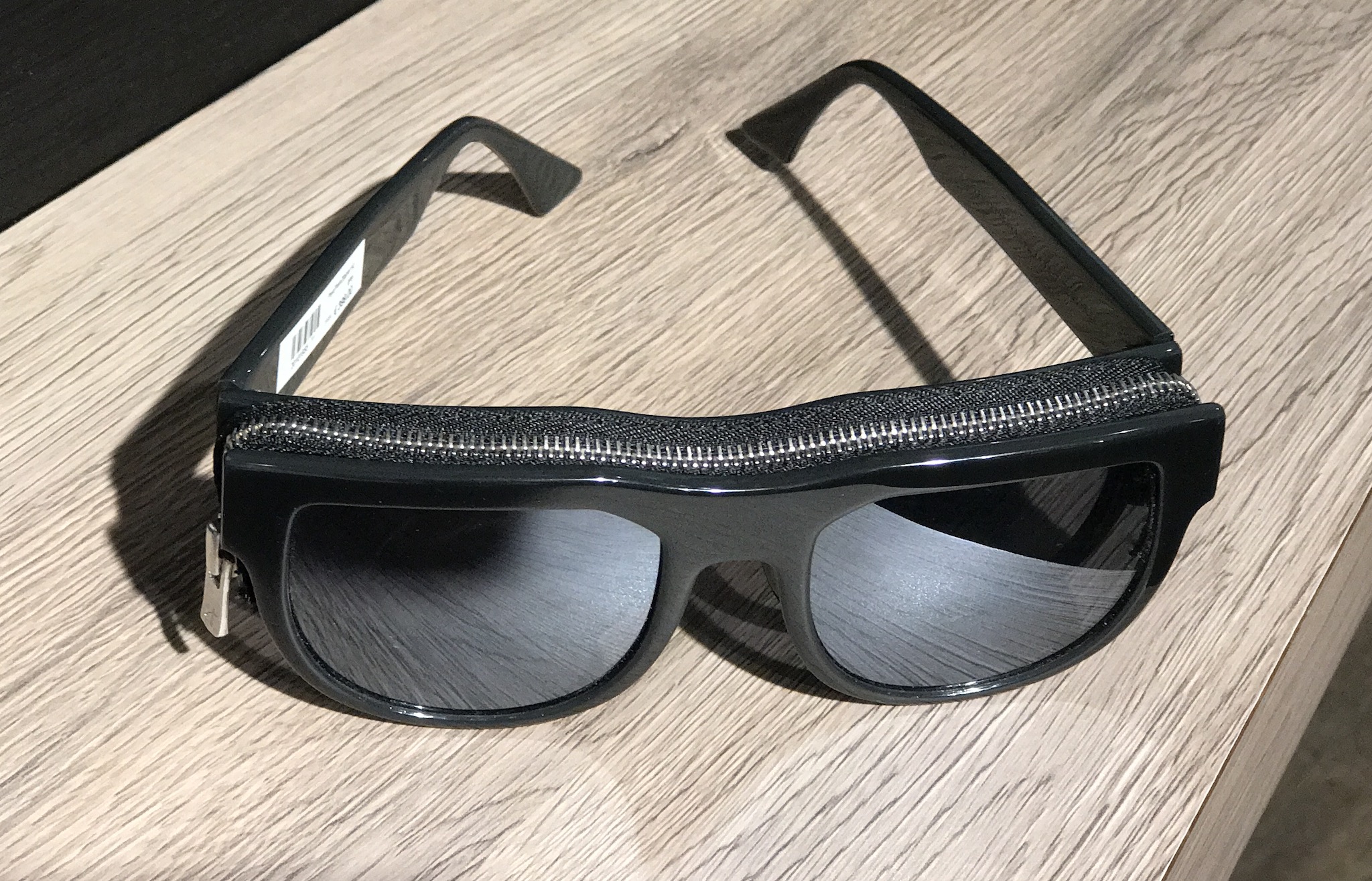 Optik Scharnagl Sölden, Optiker Sölden, Tom Ford sunglasses zipper, Tom Ford Sonnenbrille Reißverschluss, Fashion-Blog, Lieblingsstil.comJPG