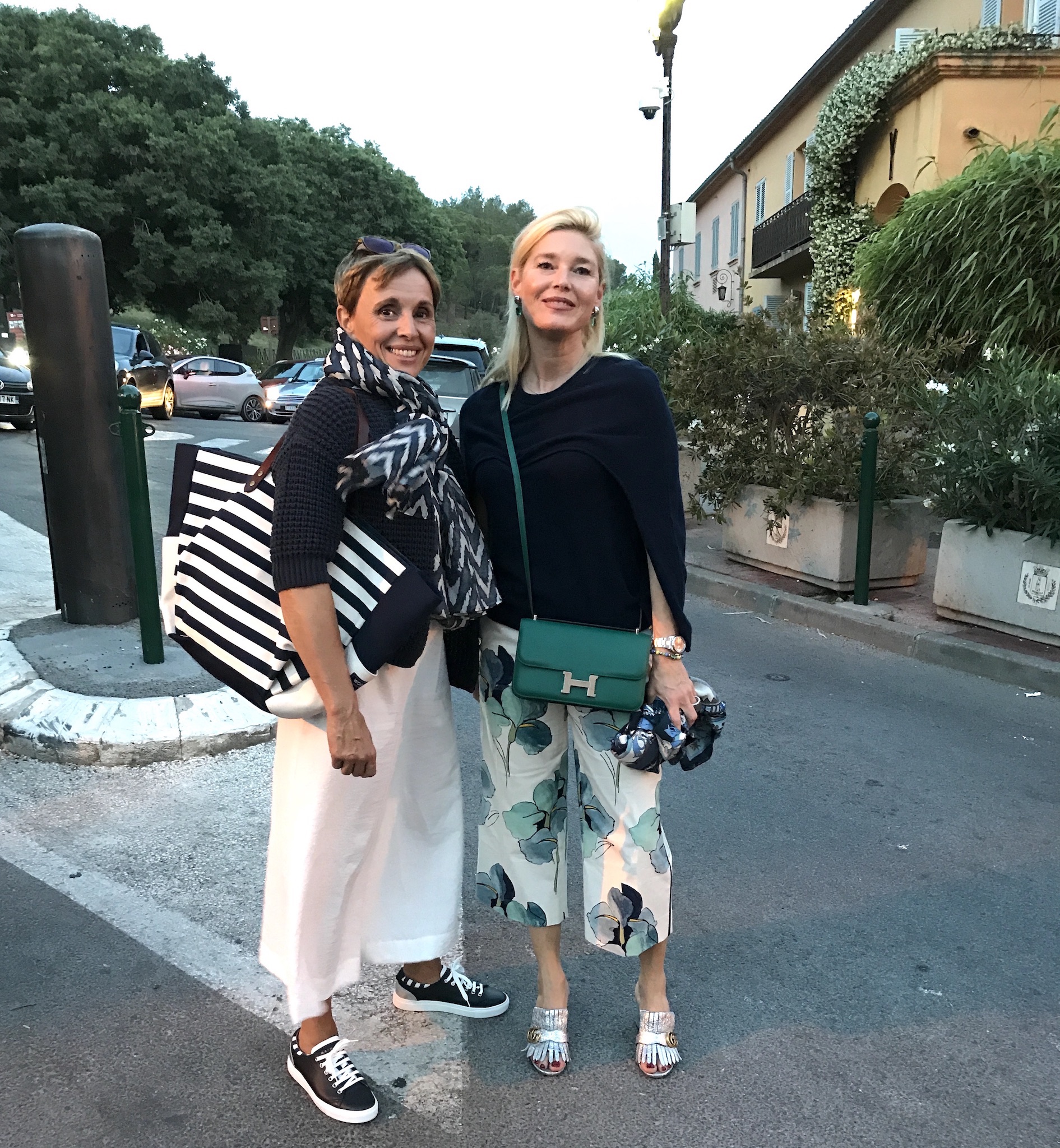 Blau weiß gestreifte Tasche Woolrich, Maimai Sneaker, Sem Per Lei Strickjacke, Blumen Culotte Tory Burch, Fashion-Blog, Lieblingsstil.com,