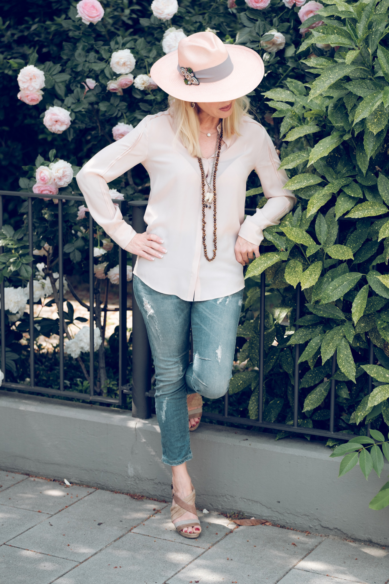 Loevenich-Fashion, Loevenich Hut, Loevenich Hüte, Strohhut rosa taupe, Seidenbluse Apricot, Fashion-Blog, Lieblingsstil.com,