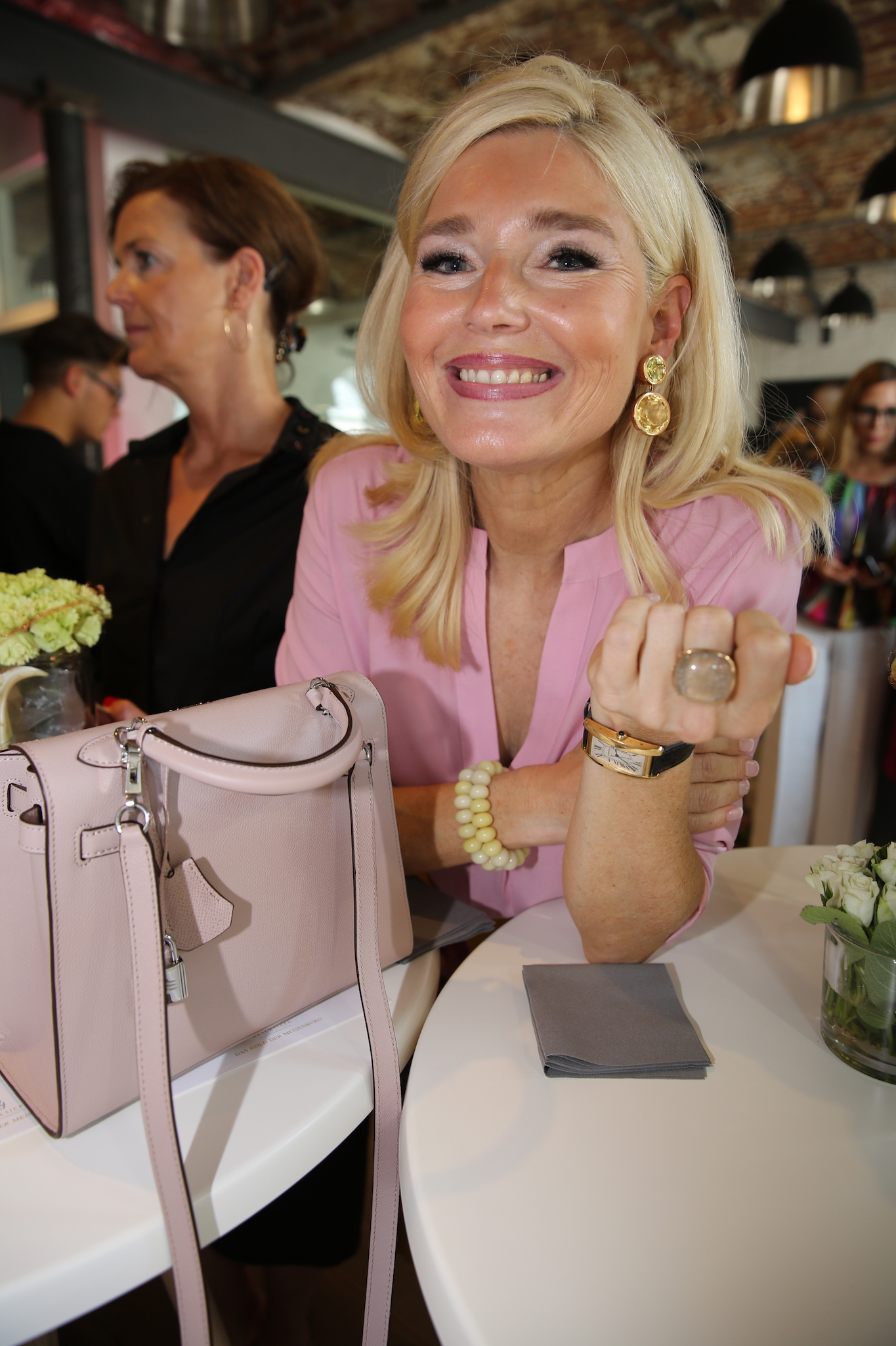 Petra Dieners, Brauksiepe Schmuck, große Citrinohrringe mit Lemonquarz. moderner Siegelring, Achat Armbänder, Fashion-Blog, Lieblingsstil.com,