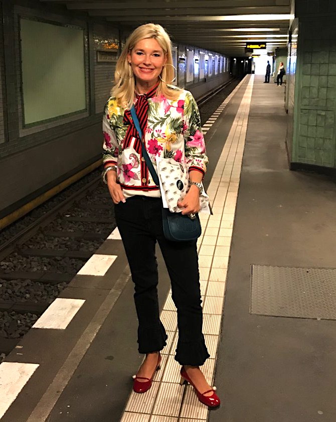 Apropos Jacke Blumen, Streetstyle Fashion Week, Kronprinzenpalais Style, Styles Fashion Week, Looks Fashion Week, Fashion-Blog, Lieblingsstil.com,