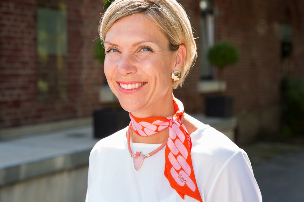 Verena Jonetat Brauksiepe Goldschmiedemanufakur, Twilly Lover, Twilly Trend, wie knote ich ein Twilly, wie trage ich ein Twilly, Twilly mit Schmuck, Fashion Blog, Lieblingsstil.com