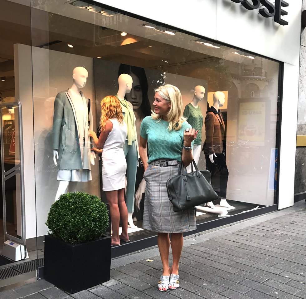 Strenesse Businessoutfit, Strenesse Officeoutfits, Strenesse Business Mode, Officeoutfit, Bürooutfit, taillernhoher Rock, high waist skirt, Fashion-Blog, Lieblingsstil.com,