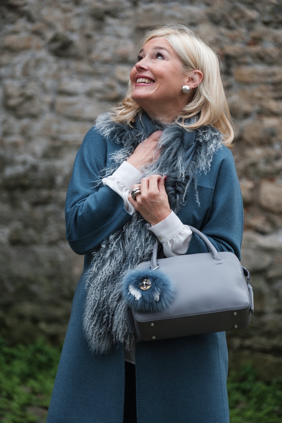 Hetkamp Mode, Petra Dieners, Gabriele Frantzen Fellanhänger, Barbara Lohmann Cashmere Mantel taubenblau, Hemisphere Fellschal blau grau, Fashion-Blog, Lieblingsstil.com,