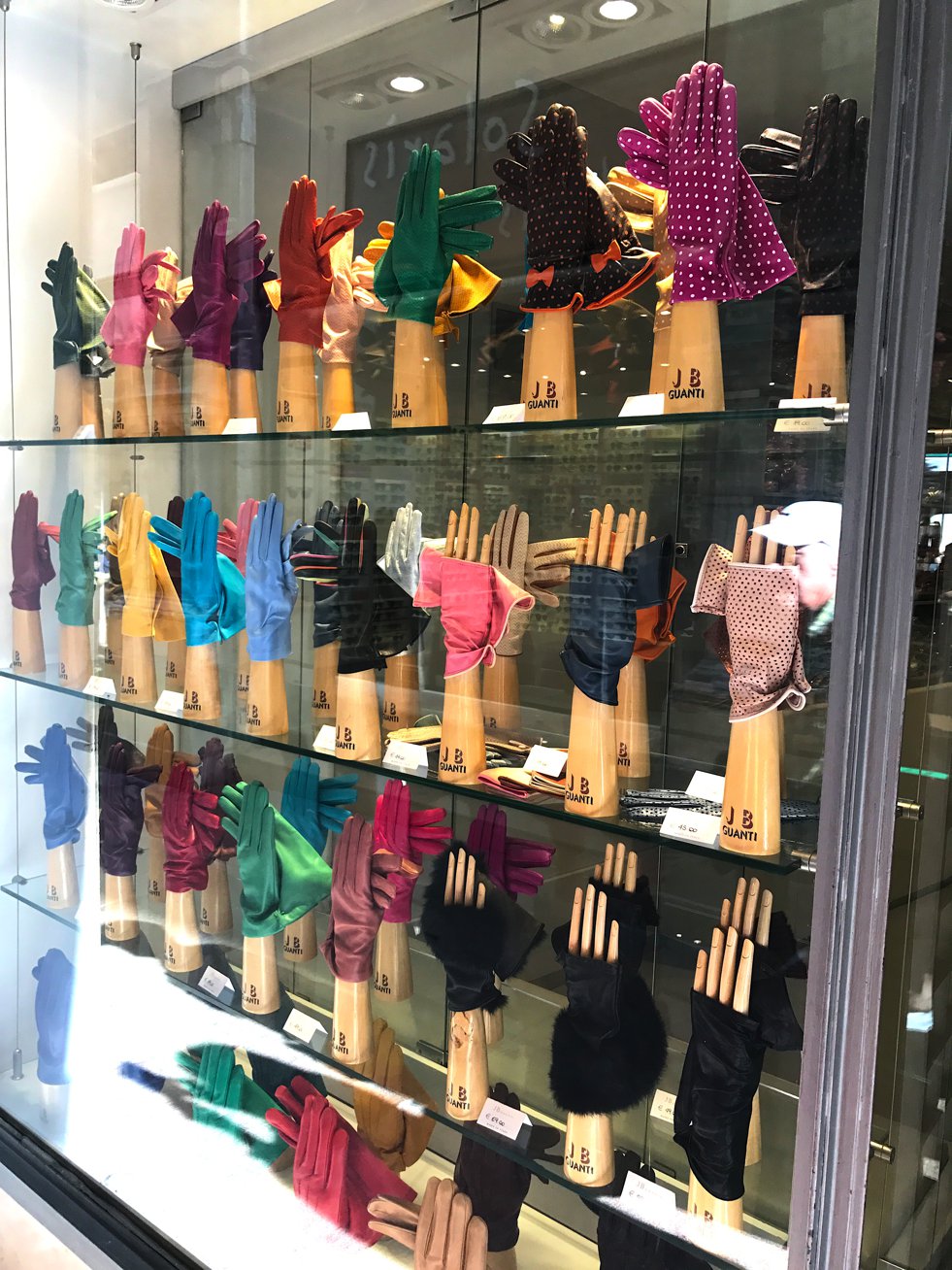 JB Guanto Gloves Venice, Lederhandschuhe in allen Farben Venedig, Handschuhtrend, Fashion-Blog, Lieblingsstil.com,