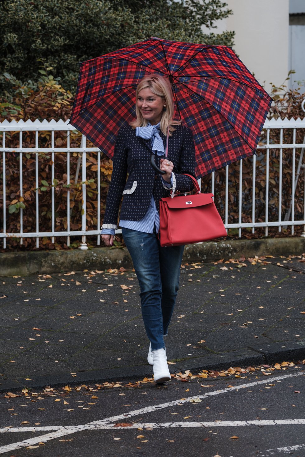 Petra Dieners, Blazer kombinieren, Blazer Styling, Club Blazer, Gucci Blazer, white boots, weiße Stiefel, Fashion-Blog, Lieblingsstil.com,