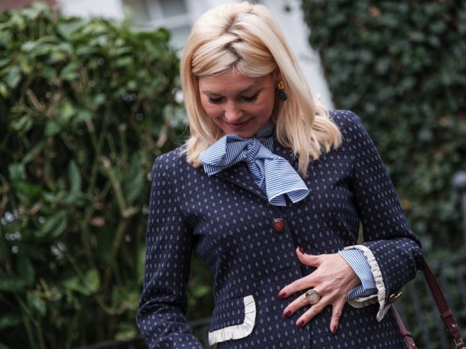 Petra Dieners, Blazer kombinieren, Blazer Styling, Club Blazer, Gucci Blazer, white boots, weiße Stiefel, Fashion-Blog, Lieblingsstil.com,