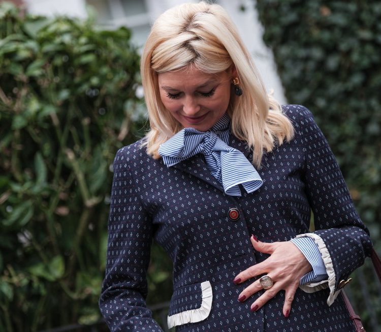 Petra Dieners, Blazer kombinieren, Blazer Styling, Club Blazer, Gucci Blazer, white boots, weiße Stiefel, Fashion-Blog, Lieblingsstil.com,